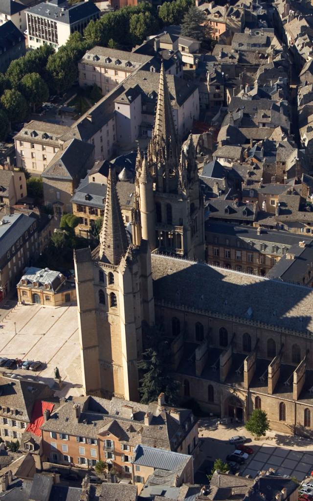 La cathédrale de Mende vue du ciel