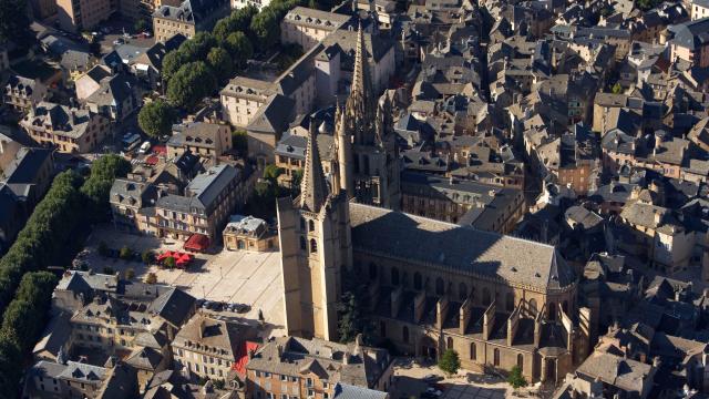 La cathédrale de Mende vue du ciel