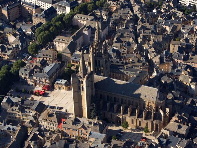 La cathédrale de Mende vue du ciel