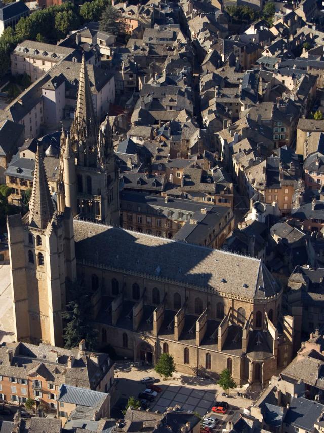 La cathédrale de Mende vue du ciel