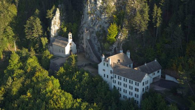 L'ermitage Saint-Privat vu du ciel