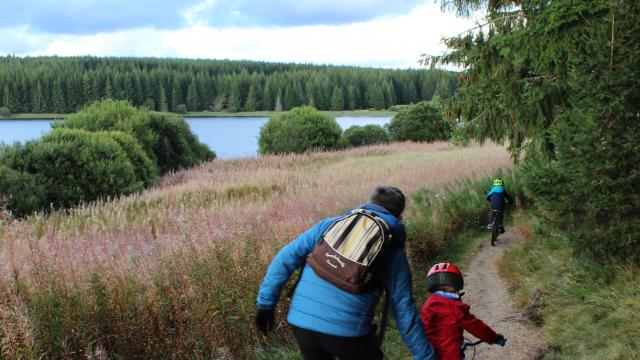 Balade en famille autour du Lac de Charpal