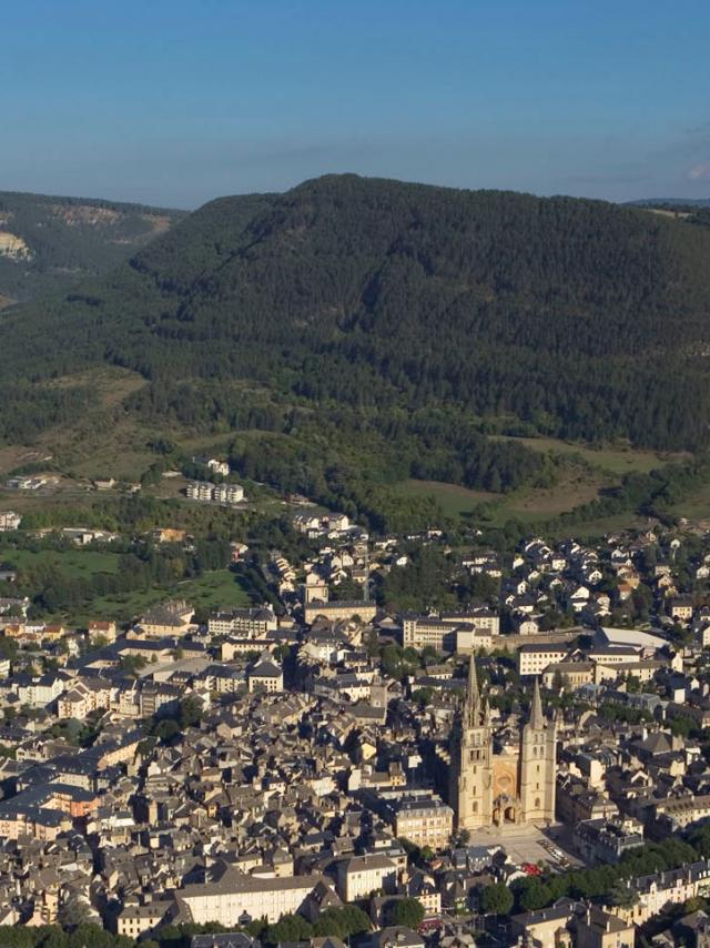 Mende et son causse vus du ciel