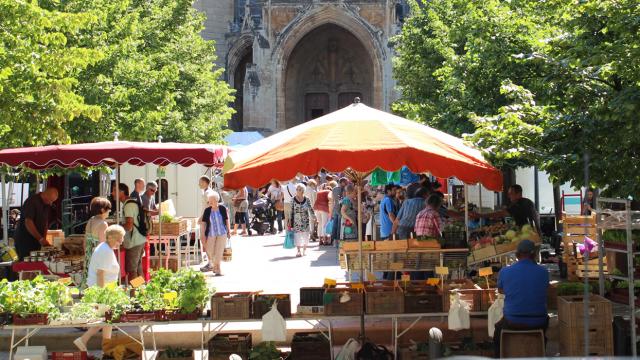 Le marchés de Mende place Urbain V