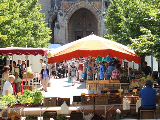 Le marchés de Mende place Urbain V