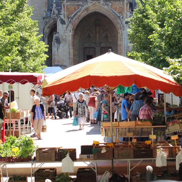 Le marchés de Mende place Urbain V