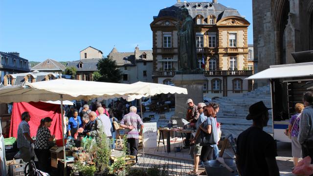 Le marchés de Mende place Urbain V