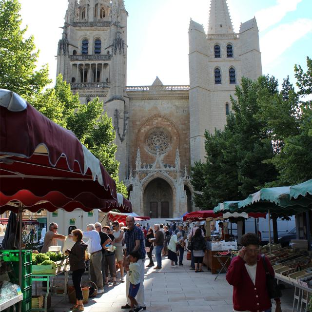 Le marchés de Mende place Urbain V