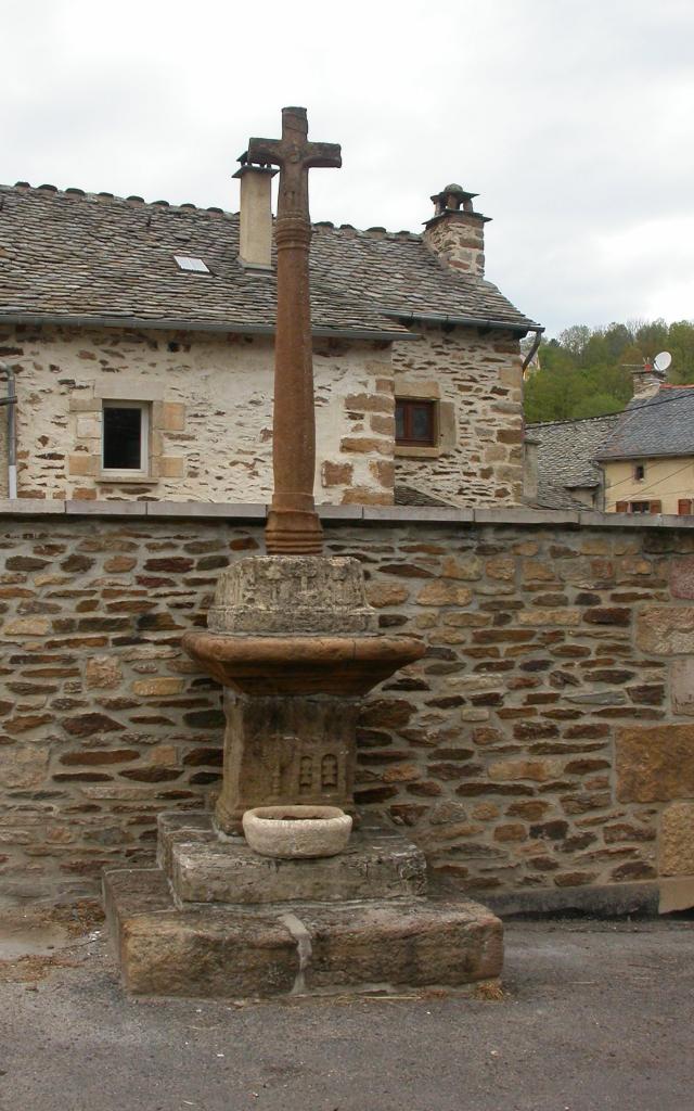 Badaroux Croix Jean Du Born Place 2