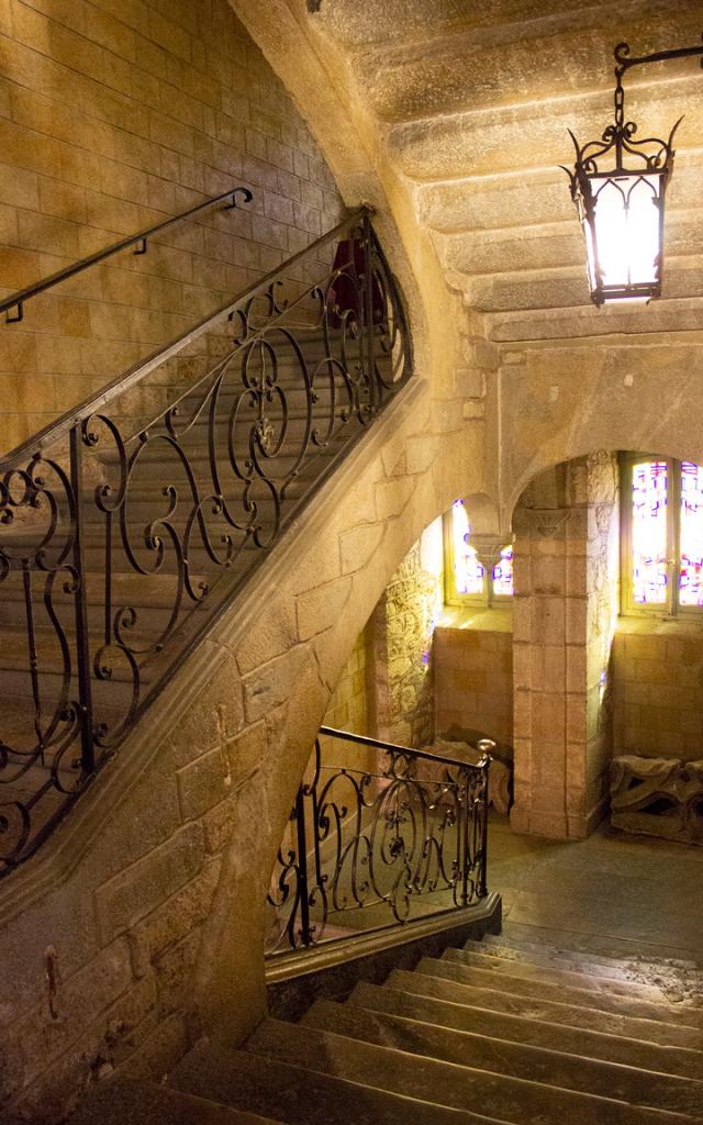 Escaliers de l'hôtel de ville de Mende