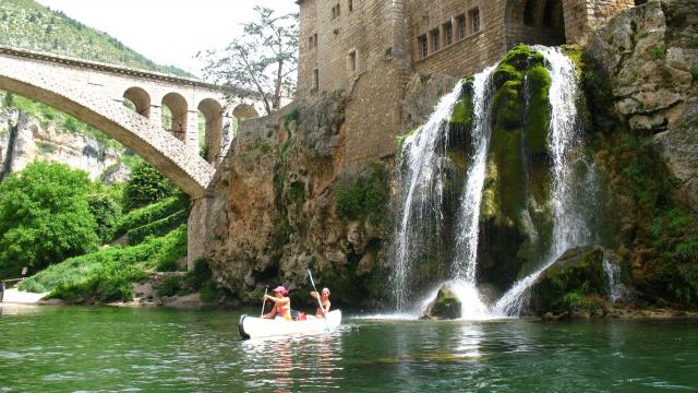 Canoë - cascade de Saint-Chély du Tarn ©Le Canophile