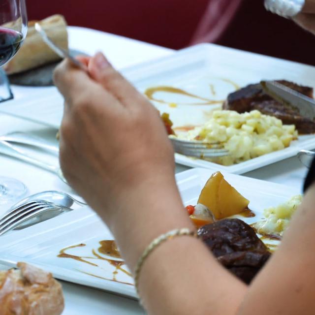 Une table du restaurant de l'hôtel de France