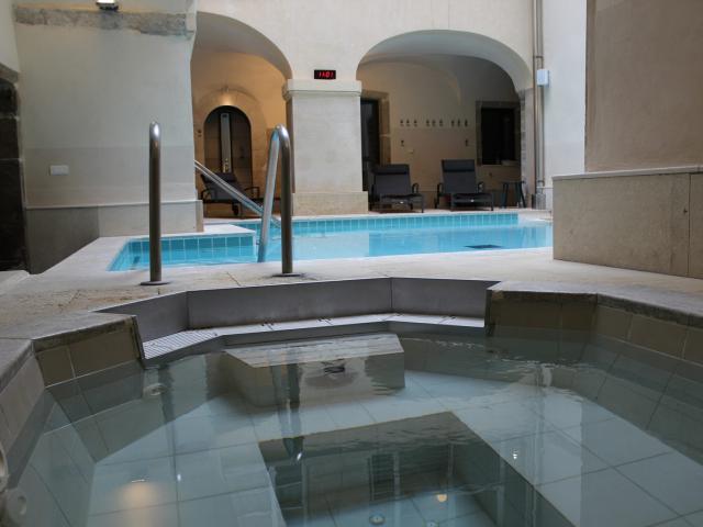 Jacuzzi Thermes Bagnols 1