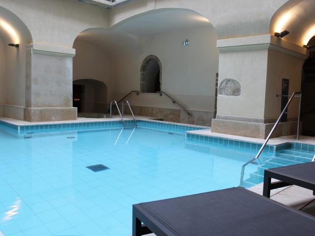 Piscine Thermes Bagnols 1