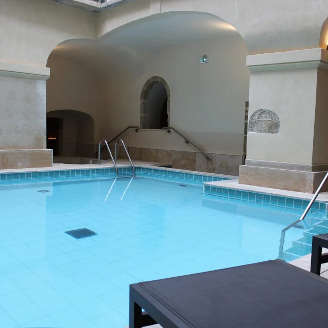 Piscine Thermes Bagnols 1