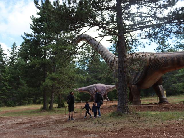 Dinopedia-Parc sur le Causse de Mende en Lozère