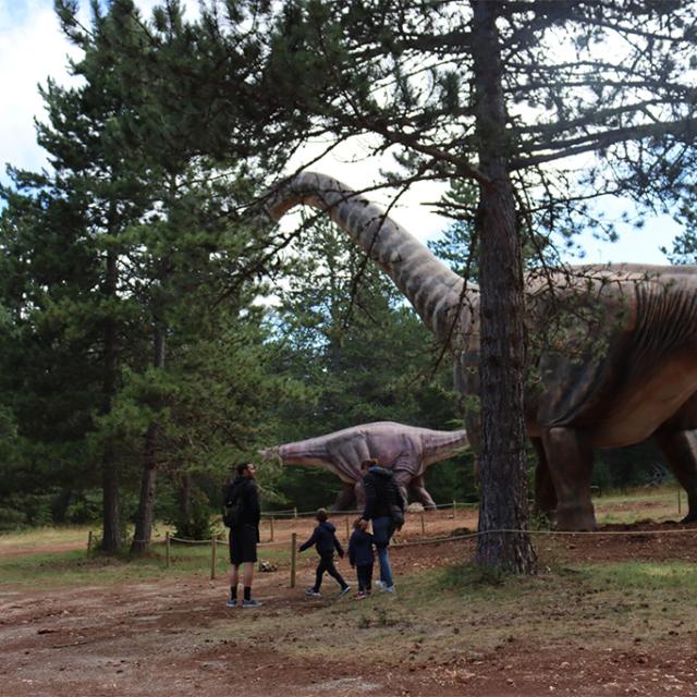 Dinopedia-Parc sur le Causse de Mende en Lozère