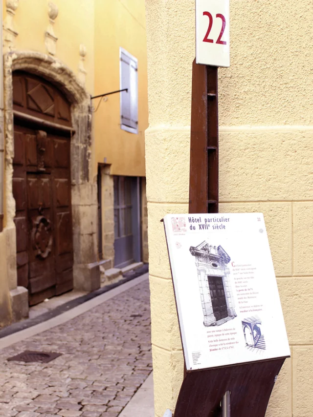 Borne numéro 22 du circuit de Patrimoine de Mende. Rue Notre Dame et Monestier